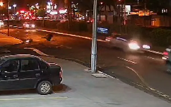 Motorista foge após atingir entregador em avenida de Franca