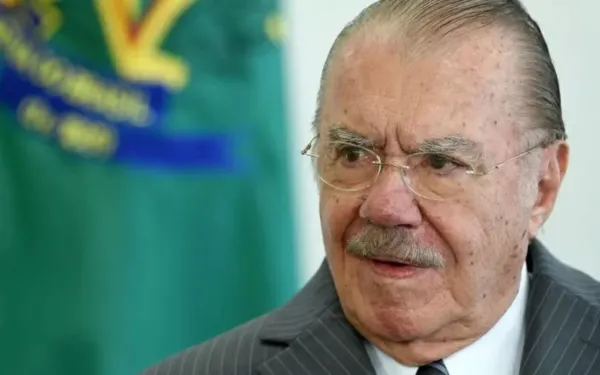 Ex-presidente José Sarney é internado após sofrer queda em casa