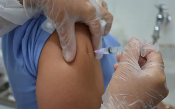Franca prorroga campanha de vacinação contra a Influenza