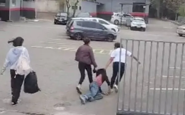 Suspeito de assédio é agredido e levado por mulheres até a Polícia