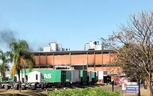 Incêndio de grande proporção atinge a empresa Amazonas em Franca