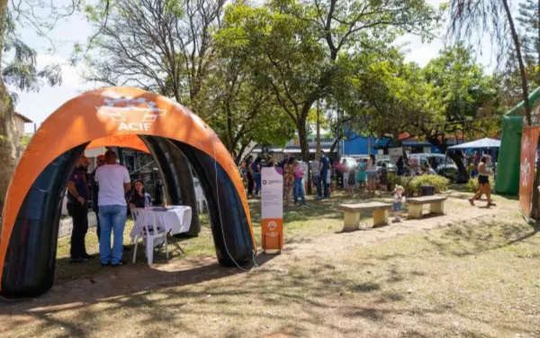 Rumo aos 80: ACIF leva serviços gratuitos à Praça da Capelinha