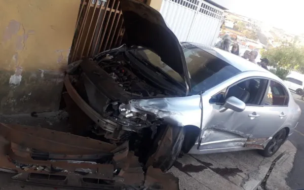 Motorista não respeita sinalização e causa acidente no São Joaquim   