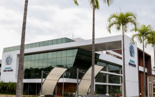Lula passa por cirurgia no quadril em hospital de Brasília