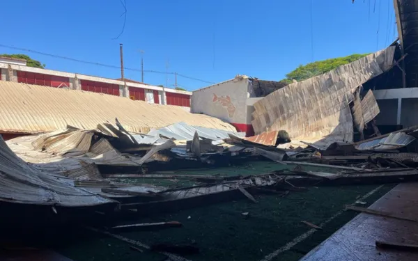 Telhado do Clube dos Bagres desaba em Franca