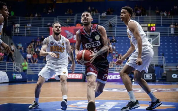 Franca vence time argentino e fecha primeira fase da Champions em 1º