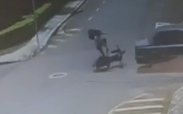 Motorista desrespeita sinalização e atinge motociclista na Estação