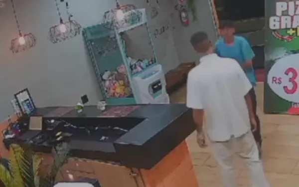Funcionário reage e agride assaltante em Pizzaria de Franca; VÍDEO