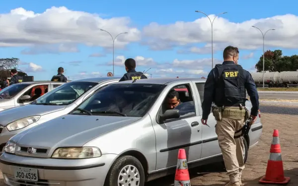 PRF dá dicas de segurança para quem vai pegar a estrada no carnaval