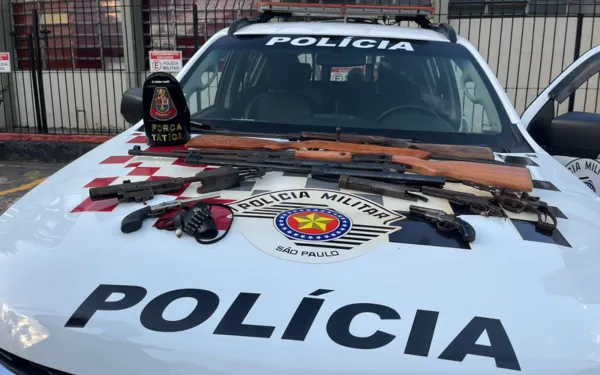 Homem é preso pela Força Tática com arsenal no Jardim Luiza; assista