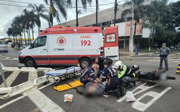 Câmera flagra grave acidente entre moto e caminhão; assista