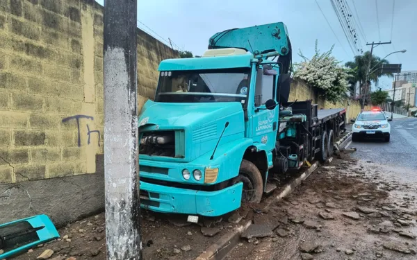 Ladrão tenta furtar caminhão e se envolve em acidente em Franca