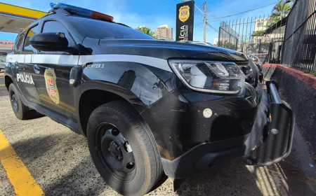 Ladrão invade casa com faca, rouba moto e celulares na Santos Dumont