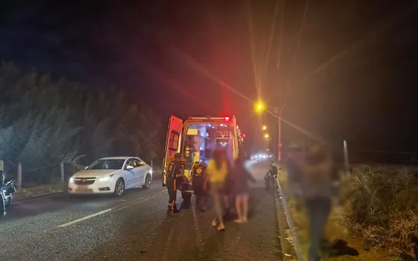 Colisão frontal entre motos deixa homem com ferimentos graves