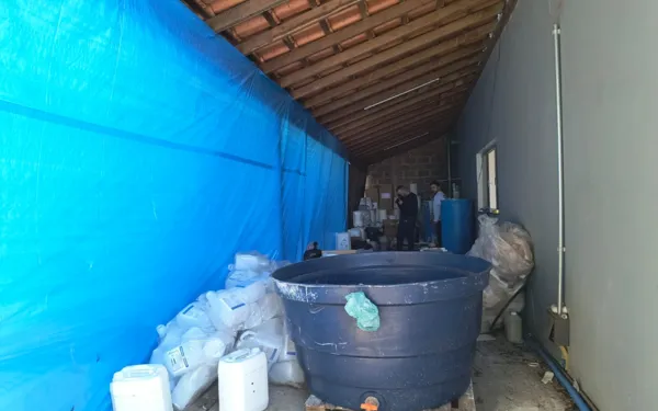 Polícia localiza laboratório clandestino de agrotóxicos em condomínio