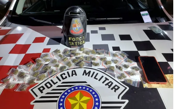 Traficante tenta esconder droga em cano e acaba preso pela Força Tática